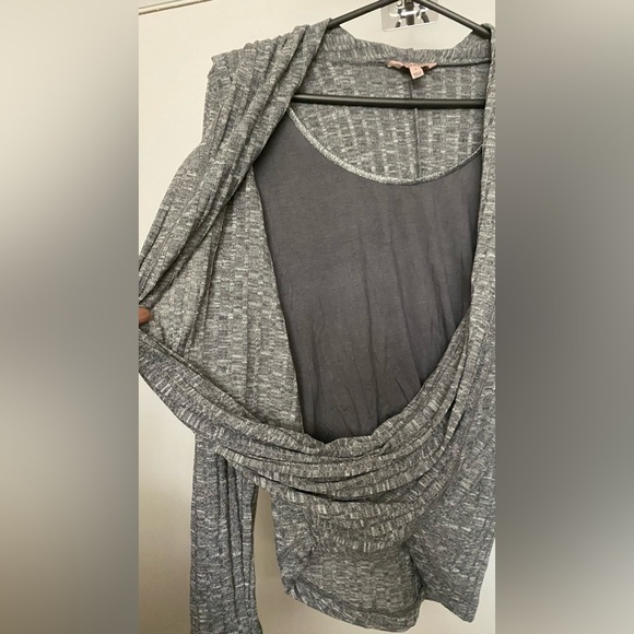 Juicy Couture Gray Hooded Faux Wrap Lightweight Sweater Top Size Small - Picture 9 of 11